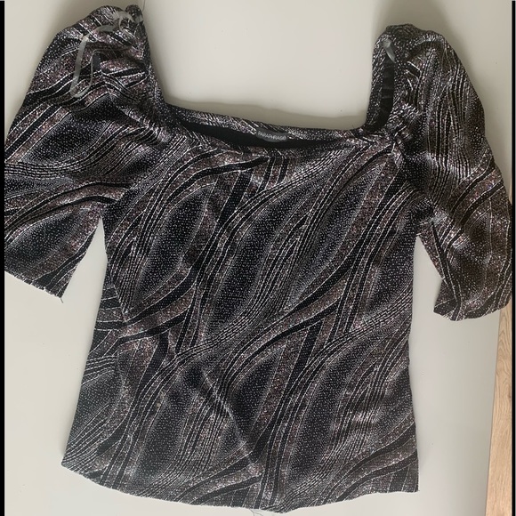 Beautiful sequence top - Picture 2 of 2